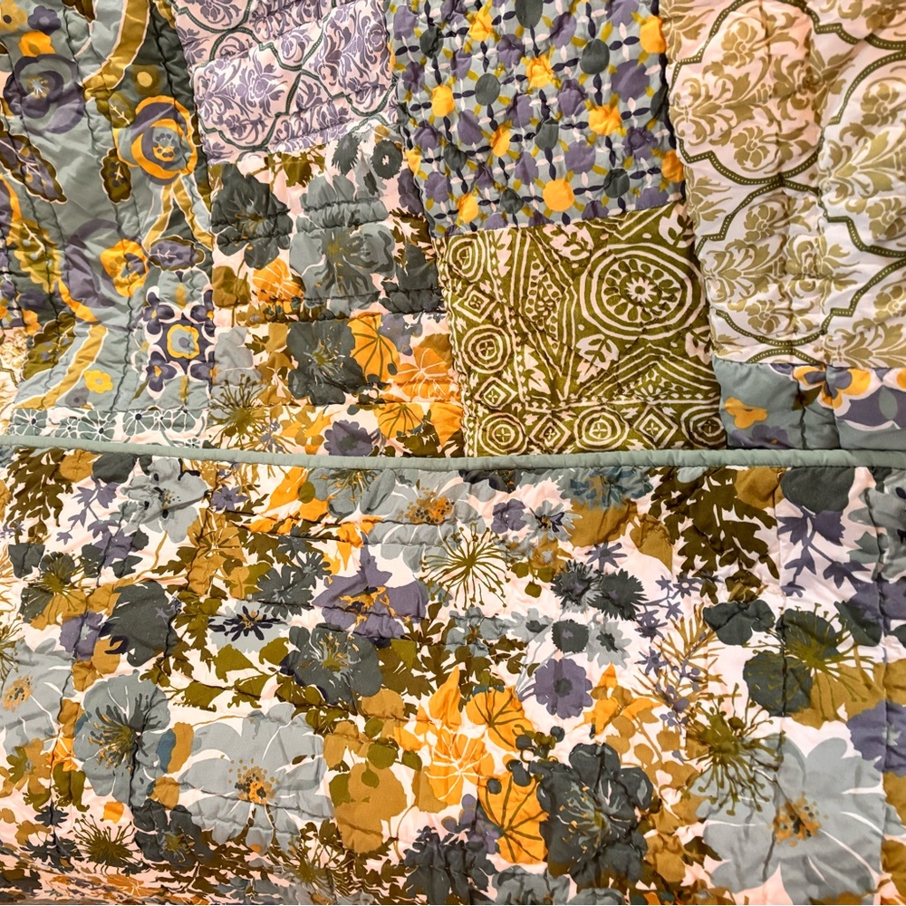Pottery Barn Twin Quilt & 2 shams.Reversible,Patchwork. UEC. Blues,Greens,Yellow - Picture 2 of 9